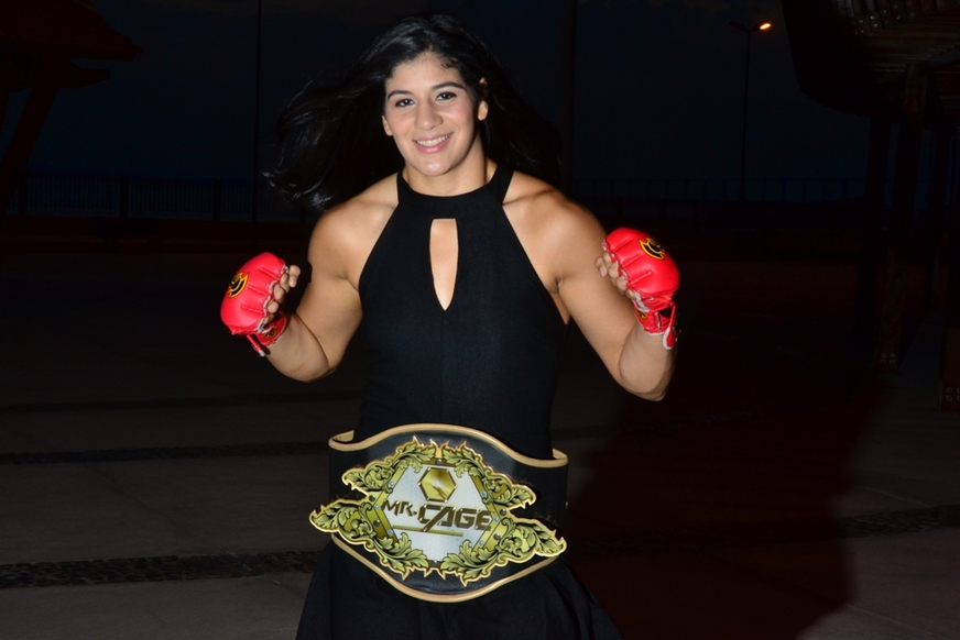 MANAUS-AM; 24/09/2015. LUTADORA DE MMA KLETLEM VIEIRA, É UMA DAS MAIORES PROMESAS DO MUNDO DAS LUTAS E É COTADA PARA INTEGRAR EM BREVE O UFC.  FOTO: CLÓVIS MIRANDA/ACRÍTICA