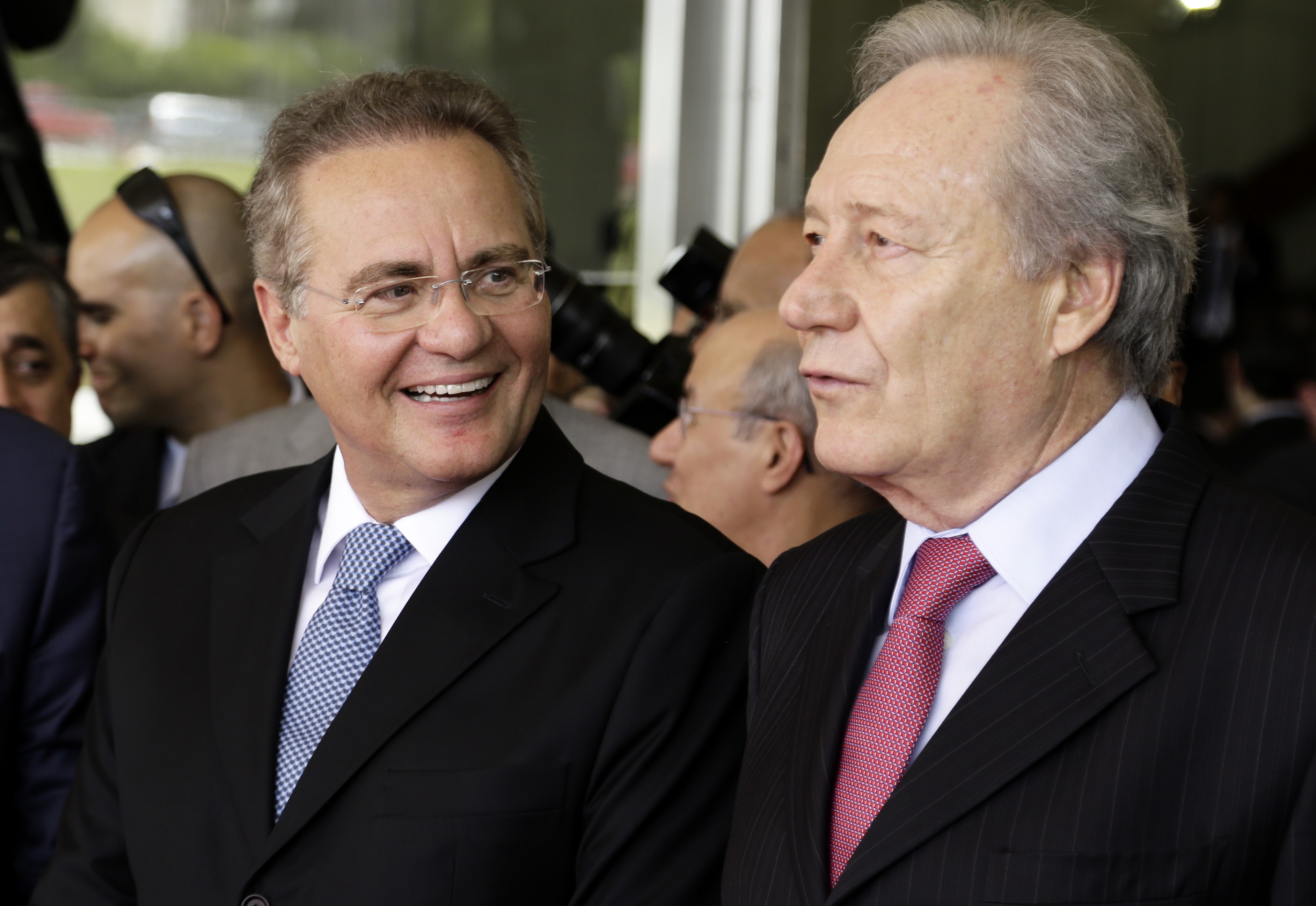 Cerimônia para a instalação da 2ª Sessão Legislativa Ordinária da 55ª Legislatura. 

(E/D):
presidente da Câmara dos Deputados, deputado federal Eduardo Cunha (PMDB-RJ);
presidente doCongresso Nacional, senador Renan Calheiros (PMDB-AL);
presidente do Supremo Tribunal Federal (STF), ministro Ricardo Lewandowski


Foto: Marcos Oliveira/Agência Senado