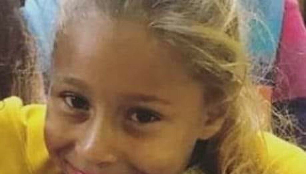 Menina vai brincar em praça, desaparece e após 2 dias é encontrada morta