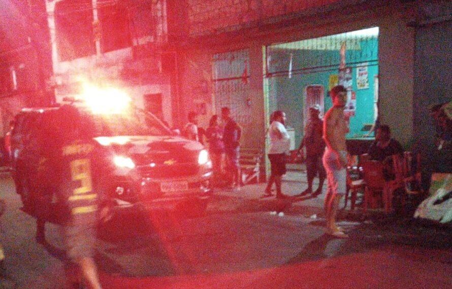 Tiroteio entre facções criminosas deixa um morto e dois feridos em Manaus