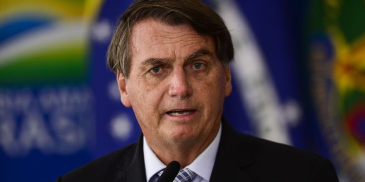 O presidente Jair Bolsonaro durante cerimônia para sanção dos projetos de lei que ampliam a aquisição de vacinas pelo Governo Federal.