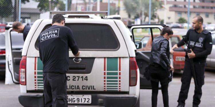 Brasília - Polícia Civil do DF cumpre 28 mandados de prisão e 35 de busca e apreensão como parte da operação “Delivery”, contra o tráfico de drogas durante o carnaval no Distrito Federal. (Marcelo Camargo/Agência Brasil)