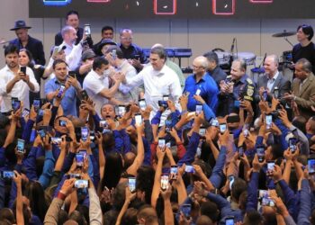 Bolsonaro e Wilson Lima tiveram grande recepção. O presidente disse ainda algumas palavras na cerimônia. Foto: Divulgação