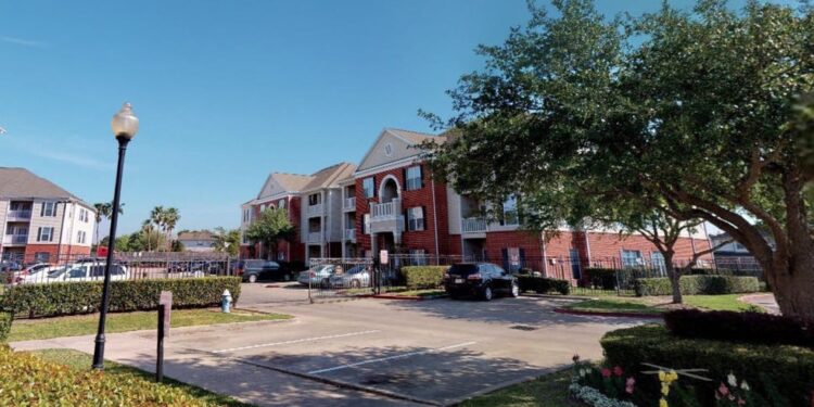 Crianças moravam nesse condomínio e foram abandonadas pela mãe, que foi presa. Foto: Reprodução/Google Maps