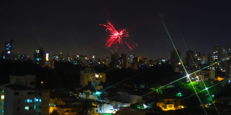 São Paulo 01/01/2017 Queima de fogos no Bairro da Aclimação. Foto Paulo Pinto/Fotos Publicas
