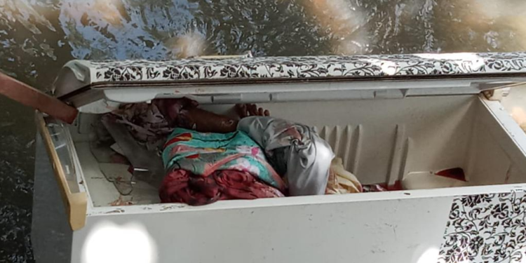 Restos mortais de um corpo estavam dentro de uma geladeira que foi jogada no igarapé, no São José, Zona Leste. Foto: Divulgação