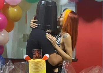 Quem será o 'namorado misterioso' de Ruivinha de Marte? Foto foi postada após lançamento de clipe musical dela.