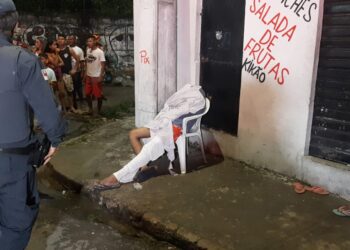 Eduardo Soares Pereira, de 19 anos, estava sentado quando assassinados chegaram e deram 14 tiros. Foto: Divulgação