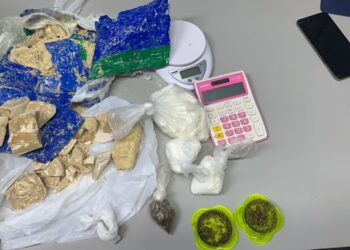 Foram apreendidos 2 quilos de substâncias entorpecentes, R$ 2.582 em espécie proveniente da venda das drogas e uma balança de precisão. Foto: PC-AM/Divulgação