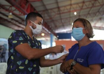 Número é juntando primeira, segunda dose, dose única e dose de reforço. Foto: Tácio Melo/Secom - Divulgação