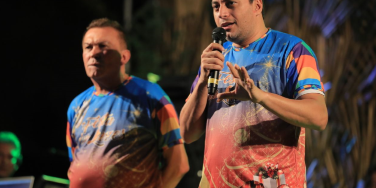 O anúncio foi na noite deste sábado (06), na abertura da Festa da Luzes. Foto: Diego Peres/Secom