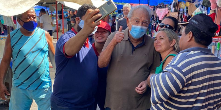 Foram 40 minutos em contato direto com feirantes e frequentadores. Foto: Divulgação