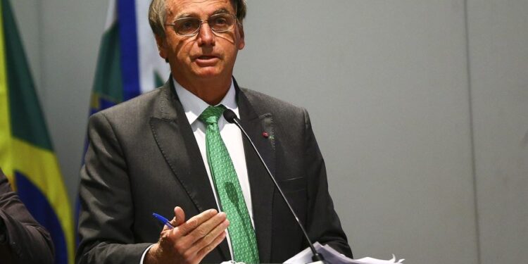 Brasileiros que consideram o trabalho do presidente "bom" ou "ótimo" atingiu o menor índice, segundo o PoderData. Foto: Agência Brasil - Divulgação