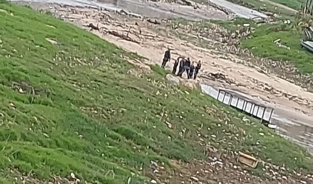 Homem estaria vendendo drogas na área quando foi flagrado pela polícia e tentou escapar da prisão pulando no igarapé. Foto: Divulgação