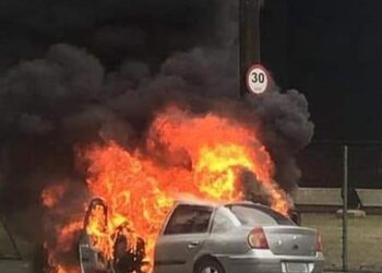 Carro teve perda total e mulher foi presa e vai precisar ficar distante do ex-namorado. Foto: Reprodução