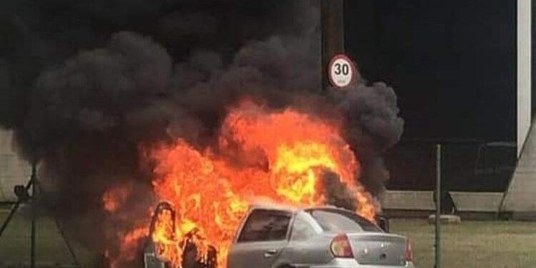 Carro teve perda total e mulher foi presa e vai precisar ficar distante do ex-namorado. Foto: Reprodução