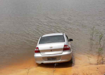 O carro usado na fuga, modelo Chevrolet Prisma, foi abandonado em um ramal denominado Curuçá. Foto: Divulgação