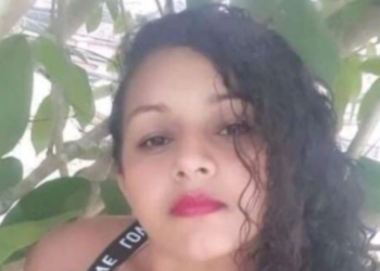 Elizandra Pedrosa da Silva tinha 28 anos e foi morta na frente dos dois filhos. Foto: Divulgação