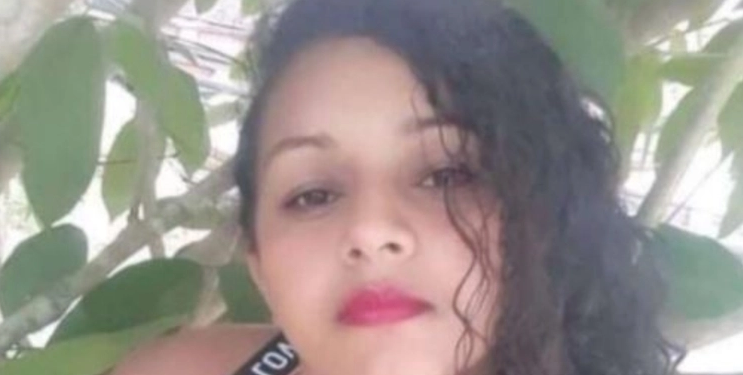 Elizandra Pedrosa da Silva tinha 28 anos e foi morta na frente dos dois filhos. Foto: Divulgação