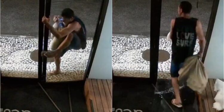 Homem conseguiu quebrar a porta de vidro sem se machucar. Foto: Reprodução/Internet