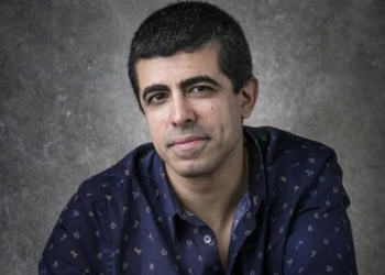 Nas imagens, Marcius Melhem ri de denúncias de assédio ao lado de vários funcionários que seguem contratados da emissora. Foto: Reprodução/Internet