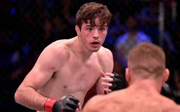 Christian Lohsen tem 26 anos e é americano. Ele tem nove vitórias. Foto: Reprodução/Internet