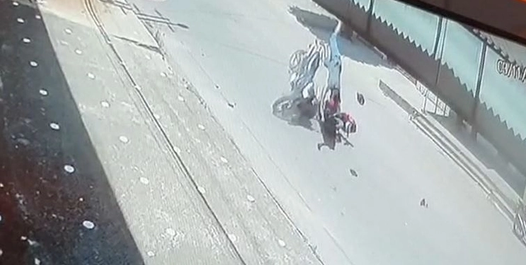 Vítima teve uma das pernas dilacerada e a outra sofreu uma fratura exposta. Homem veio para hospital de Manaus. Foto: Reprodução