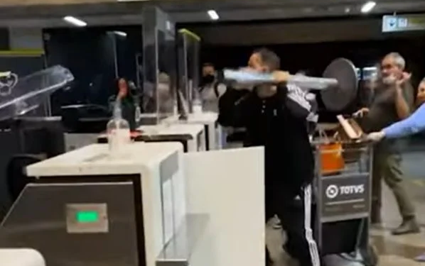 Situação viralizou nas redes sociais e após o ocorrido mulher explicou o que aconteceu. Foto: Reprodução/Redes Sociais