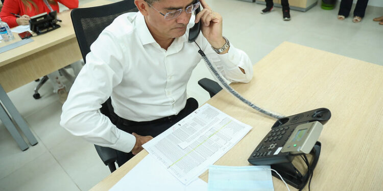 A busca ativa é feita pelo Centro de Cooperação da Cidade (CCC) e prefeito participou também dos trabalhos. Foto: Ruan Souza / Semcom