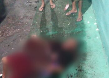 O homem foi executado no meio da rua com vários tiros. Foto: Divulgação