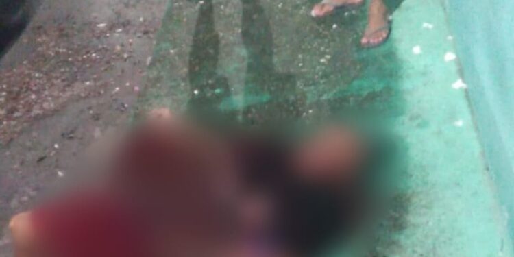 O homem foi executado no meio da rua com vários tiros. Foto: Divulgação