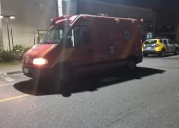 A menina desmaiou após ser enforcada pelo próprio pai. Foto: Reprodução/Internet