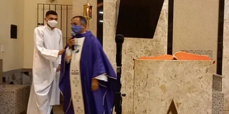 Cerimônia estava sendo transmitida ao vivo pela internet. Foto: Reprodução