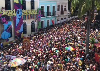 Por causa da variante Ômicron, brasileiros não acham bom ter a festa nesse momento. Foto: Reprodução