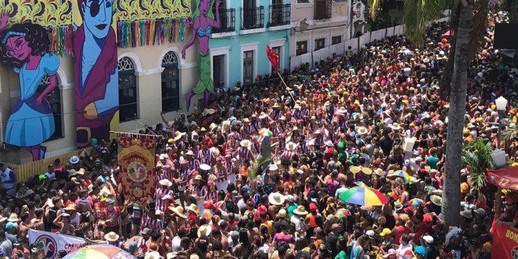 Por causa da variante Ômicron, brasileiros não acham bom ter a festa nesse momento. Foto: Reprodução