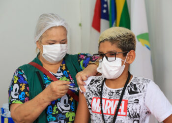 Além das crianças de 10 anos, as de 11 anos e com comorbidades ainda podem ser vacinadas. Foto: Semcom - Divulgação