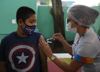 As crianças devem ser levadas pelos responsáveis. Foto: Lucas Silva/Prefeitura AM