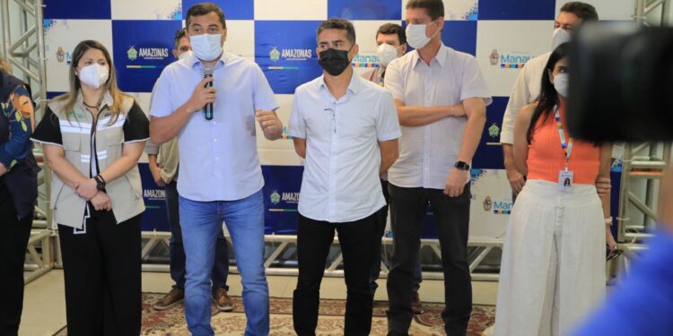 Governador e prefeito inauguraram segundo centro de testagem na cidade. Foto: Diego Peres/Secom