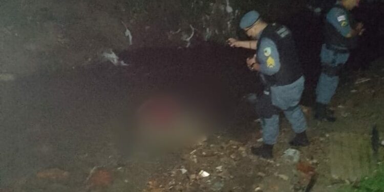 O corpo foi encontrado dentro de igarapé. Foto: Divulgação