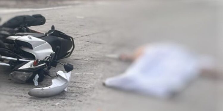 Mulher estava voltando de festa com um homem na garupa. Os dois sem capacete. Foto: Divulgação