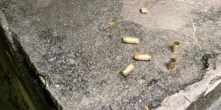 Cápsulas deflagradas foram encontradas no local. Foto: Divulgação