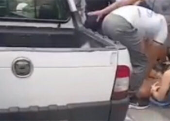 Homem estava com um passageiro do lado.