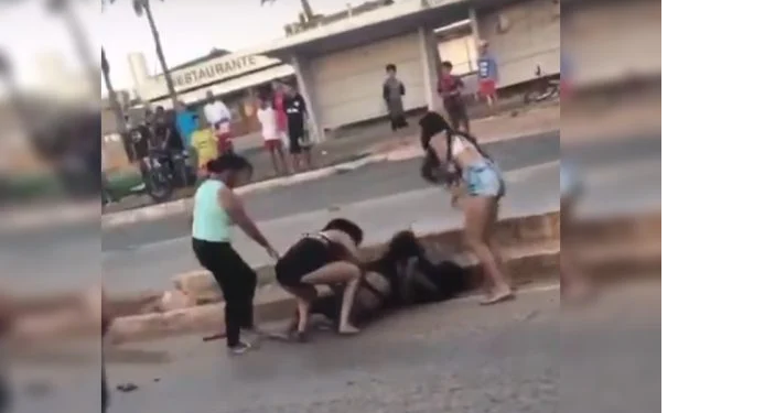 Mulheres brigaram feio. Foto: Reprodução