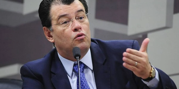 Senador vai usar a indenização para doar para grupos e entidades. Foto: Reprodução/Internet