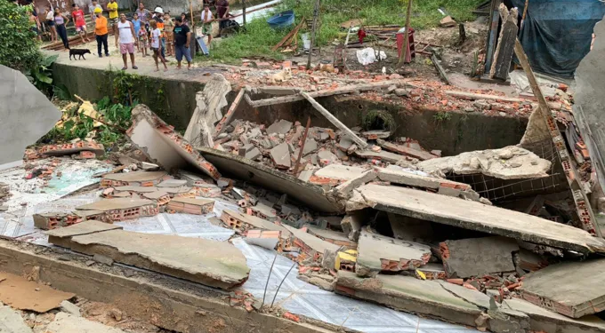 Casa teve perda total, mas apenas alguns móveis foram salvos. Foto: Divulgação