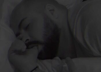 O ator nem se escondeu debaixo do edredom. Foto: Reprodução/Gshow