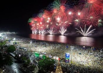 Casos de violência aconteceram inclusive na hora da queima de fogos. Foto: Reprodução/Internet