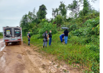 O corpo da vítima foi encontrado numa área de mata. Foto: Divulgação