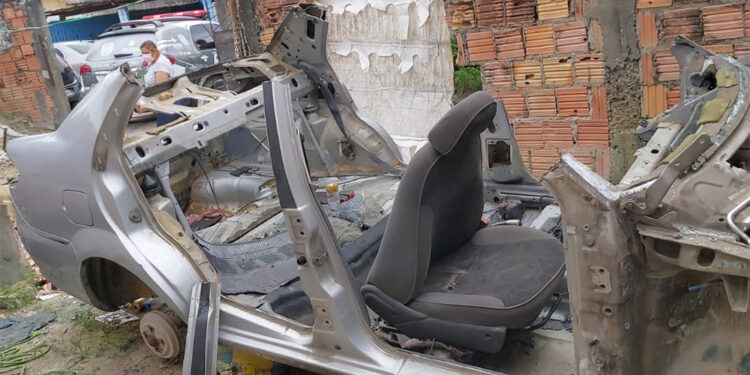 O veículo foi encontrado praticamente sem nenhuma peça. Foto: Divulgação/PC-AM