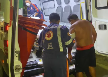 O homem foi socorrido por uma ambulância do Samu. Foto: Divulgação